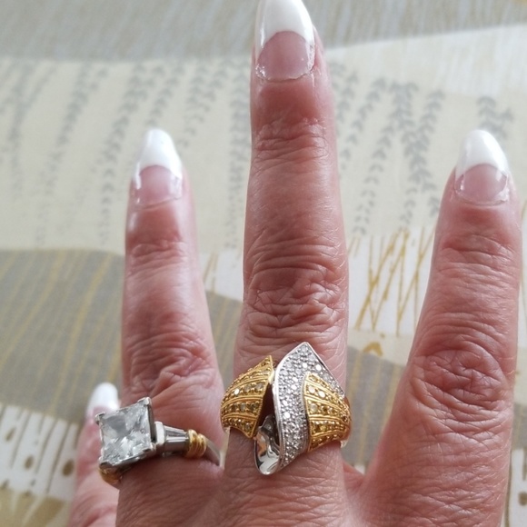 18kt Gold Diamond Ring - Picture 2 of 5